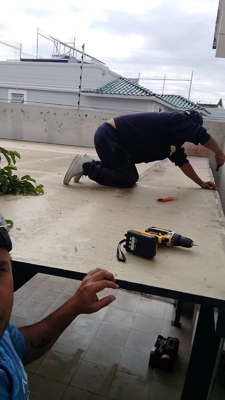 Colocacion De Policarbonato Trabajando.