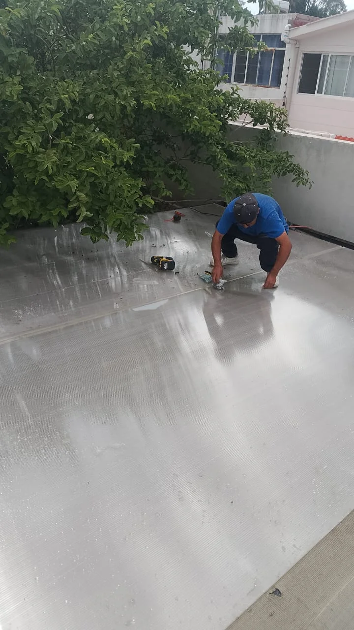 Policarbonato Terminando Trabajo